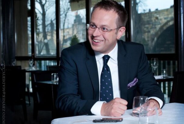 Václav Moravec: Utáljuk az idegeneket, közben meg egy szlovák és egy féljapán a politikai vezetőnk. Kész őrültek háza