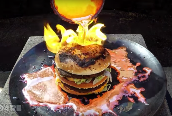 A mekis hamburgernek még az olvadt réz sem árt