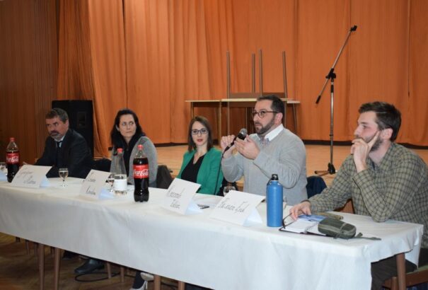 Lassan újra iható a csallóközi víz, de a helyiekben maradtak még kérdések – Lakossági fórumon jártunk