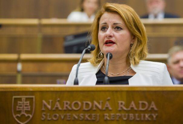 A rendőrségen végezte az SaS parlamenti képviselője