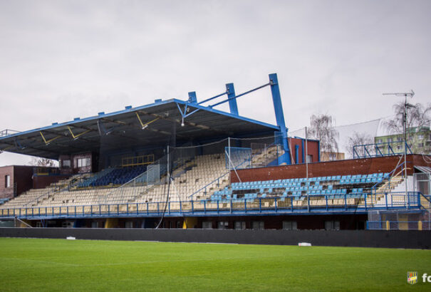 Videó: Így bontják a régi DAC-stadion főtribünjét
