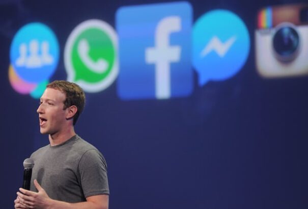 Julia Carrie Wong: Zuckerbergnek Szlovákiába kellene mennie