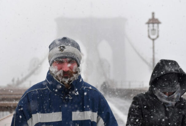 Extrém időjárás tombol New Yorkban. Összeomlott a közlekedés, sorra zárják be az iskolákat
