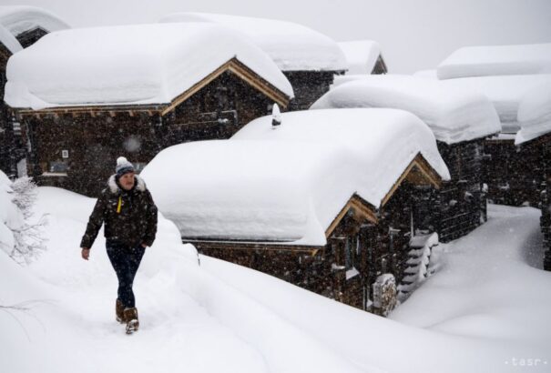Hóvihar tombol az Alpokban. Turisták ezrei ragadtak a küvilágtól elvágott síközpontokban