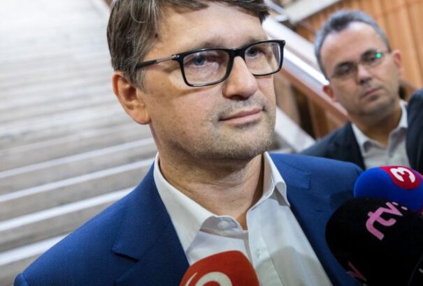 Maďarič: Összehányt repülőről beszélni alpári stílusra vall