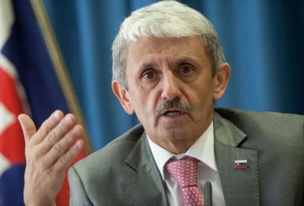 Dzurinda: Ficon nem kell elmélkedni, meg kell buktatni