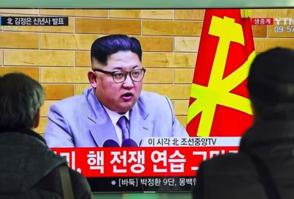 Kim-Dzsongun újévi beszéde: Rajta az ujjam az atomindító gombján