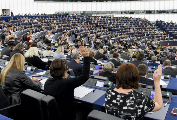 Felmérés: Soha ennyire nem volt megosztott Szlovákia az Európai Unióval kapcsolatban