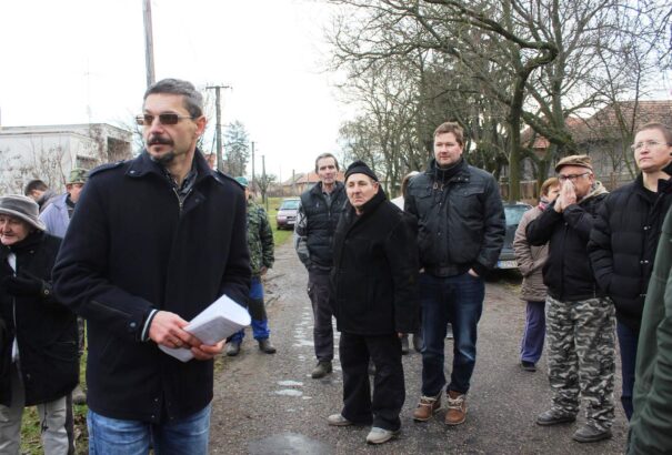 Állandó készenlétben a kétyiek, hogy gátat szabjanak a polgármesteri önkénynek