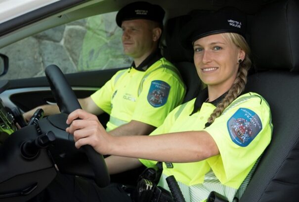 A cseh rendőrség már érettségi nélkül is felveszi az embereket. Az átlagfizetés: 1500 euró