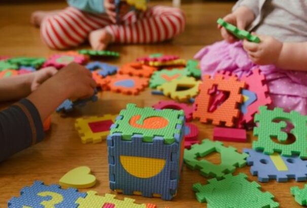 A munkanélküli szülők számára is elérhetővé váltak a bölcsődék. Igaz, korlátozott mértékben