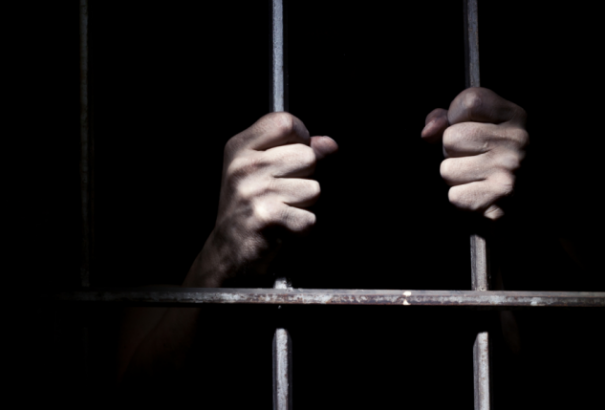 Életfogytiglant kapott az amerikai pilóta, aki Fülöp-szigeteki gyermekeket vásárolt szexuális célokra