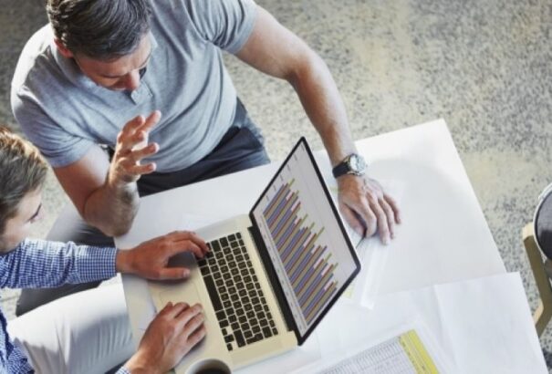 Böngészhetővé tette a politikusok ingatlanjait az új weboldal. Felvidéki magyar politikus áll a rangsor élén