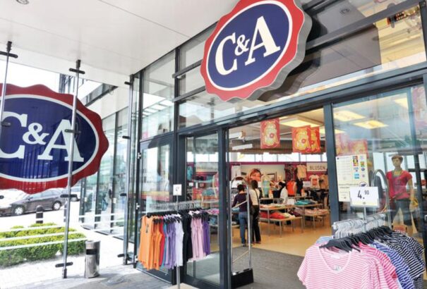 Kínai kézben végzi az egyik legismertebb európai ruházati üzletlánc