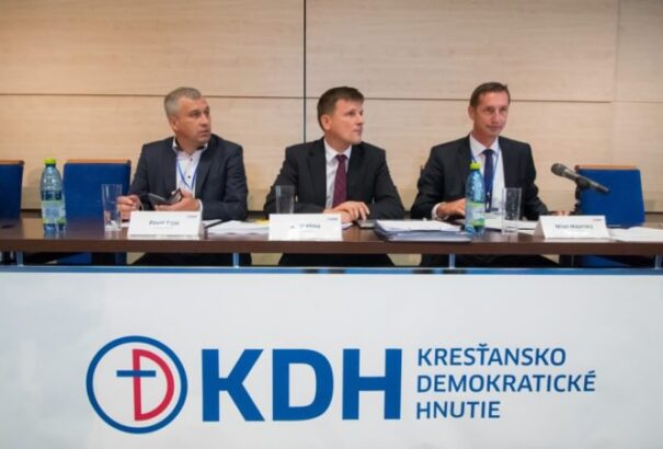 KDH: Fico a koalíciós partnereire hárítja a politikai felelősséget