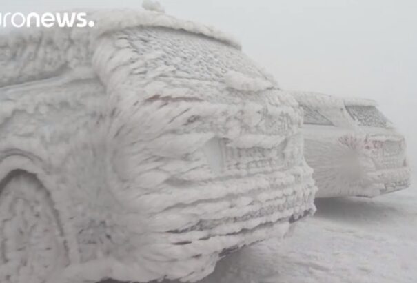 Sokkoló reggel. Jégszoborrá fagytak az autók Németországban (videó)