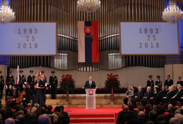 Kiska állami kitüntetéseket osztogatott – A Kalligramot csődbe vivő Szigeti László is kapott