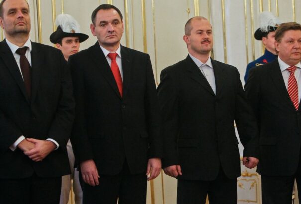 Zsíros lelépőt kapnak a leköszönő megyefőnökök