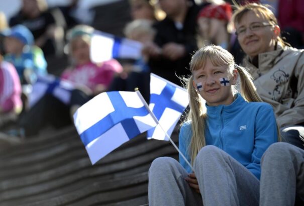 Ötszáz euró havonta, bürokrácia nélkül, alanyi jogon. Így működik a finn alapjövedelem egy éve
