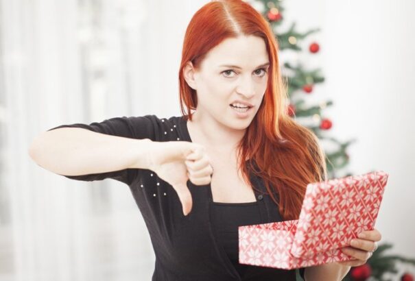 Ruhák, macskák, kutyák. Hemzsegnek az internetes bazárok a nem kívánt karácsonyi ajándékoktól