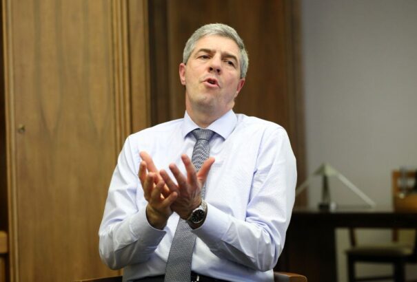 Bugár szótlansága és szószátyársága