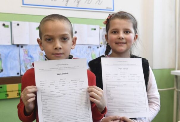 Ma kapják meg a félévi bizonyítványokat a diákok