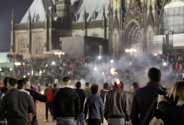 Kölni tömeges erőszak: Az ügyészség már nem vizsgálja a rendőrség felelősségét