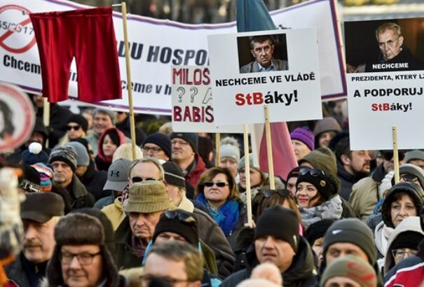 Több százan tüntettek Prágában a szabadságért és demokráciáért