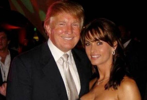 Újabb Playboy nyuszival boronálták össze Trumpot