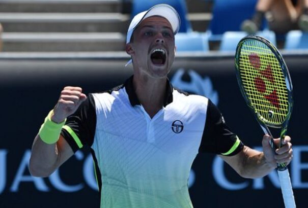 Focilabda helyett teniszlabda lesz a királyság?