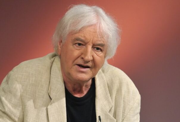 Elhunyt Tahi Tóth László