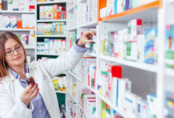 Újonnan minden járásban 22.00 óráig nyitva kell tartania az ügyeletes gyógyszertárnak