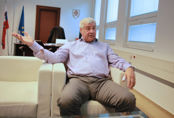 Ígéretek vannak, pénz azonban nincs az R2-hez (sem). A Most-Híd ki van szolgáltatva a Smernek