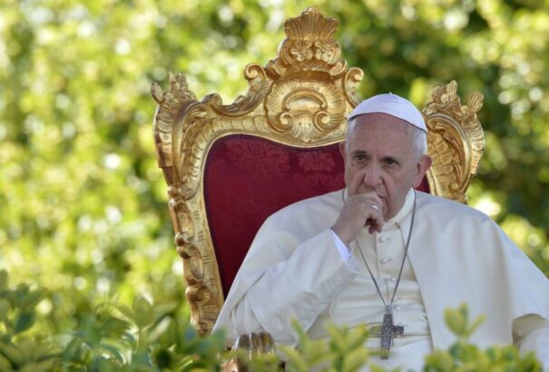 Ferenc pápa elrendelte, hogy a visszavonult főpapok adják fel fényűző életmódjukat