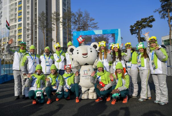 Phjongcshang 2018: Felvonták a magyar lobogót az olimpiai faluban