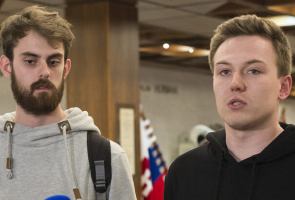 Csalódás: Andrej Danko megette uzsonnára a két fiatal tüntetés-szervezőt