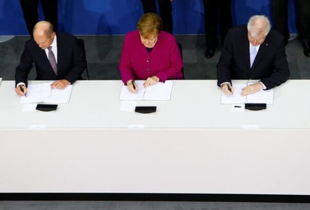 Merkelék aláírták a koalíciós szerződést