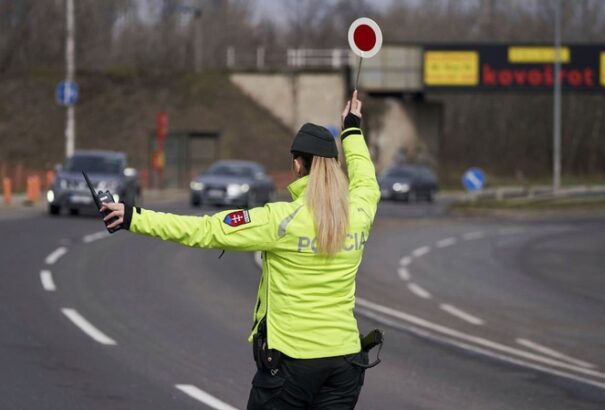 Az ünnepek alatt ellepik a rendőrök a közutakat