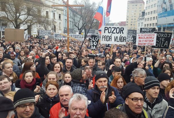 A bársonyos forradalom óta ilyet nem láttunk. Tisztességes Szlovákiáért – percről percre
