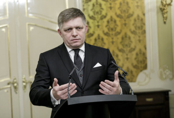 Fico esti tévés beszédében: A bűnösök elfogása határozza meg az ország jövőjét