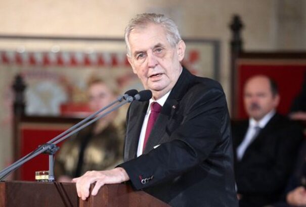 Beiktatták Miloš Zeman régiúj cseh államfőt. Ez az ünnepség sem múlt el botrány nélkül