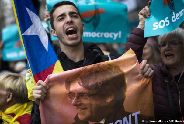 Több mint százan sérültek meg a katalóniai zavargásokban