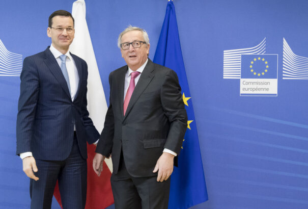 Párbeszéd indult Varsó és Brüsszel között – de a háttérben továbbra is nagy a feszültség