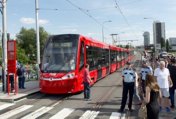 Változások a pozsonyi tömegközlekedésben: több megállóhely nevét is megváltoztatják