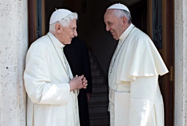 Öt éve, hogy egyszerre „két” pápa él a Vatikánban