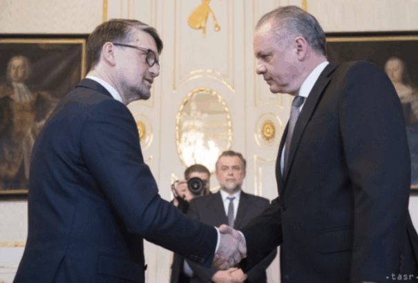 Maďarič benyújtotta lemondását. A kulturális tárcát ideiglenesen Pellegrini veszi át