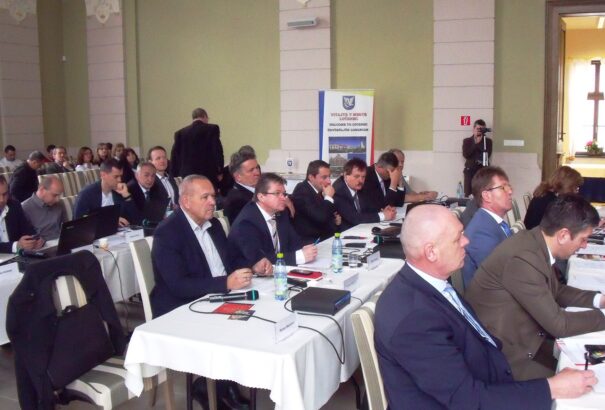 Az Ipoly-hidakról is tárgyalt Besztercebánya megye közgyűlése Losoncon