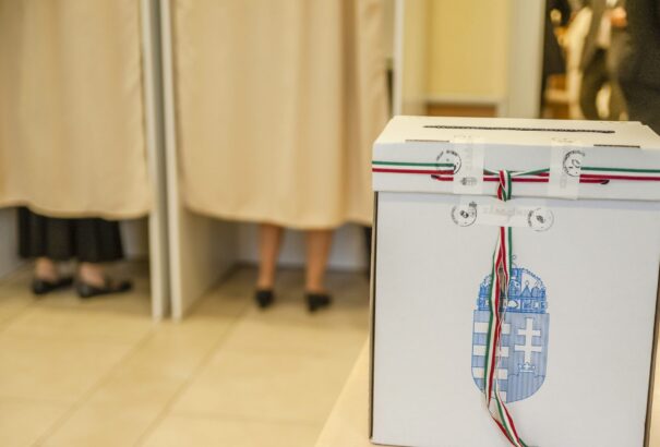 Több mint 378 ezer határon túli regisztrált a magyarországi választásokra