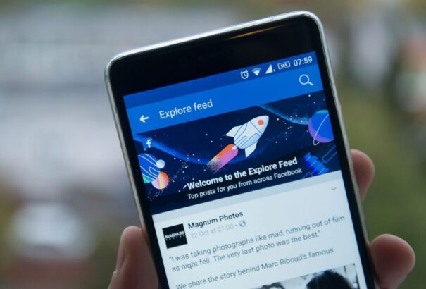 Facebook: Visszakerülnek a hírek a felhasználók hírfolyamába