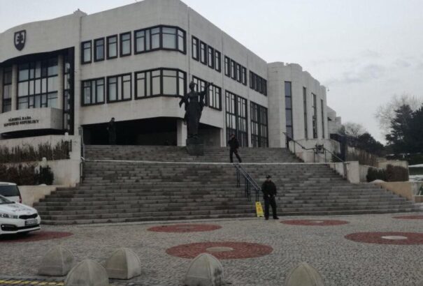 Bombariadó a parlamentben